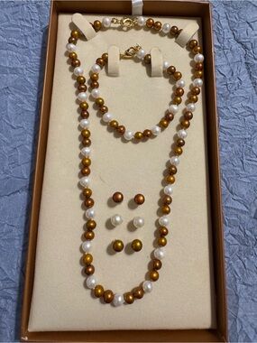 Danbury Mint pearl Necklace, bracelet & 3 pair stud earring set.
